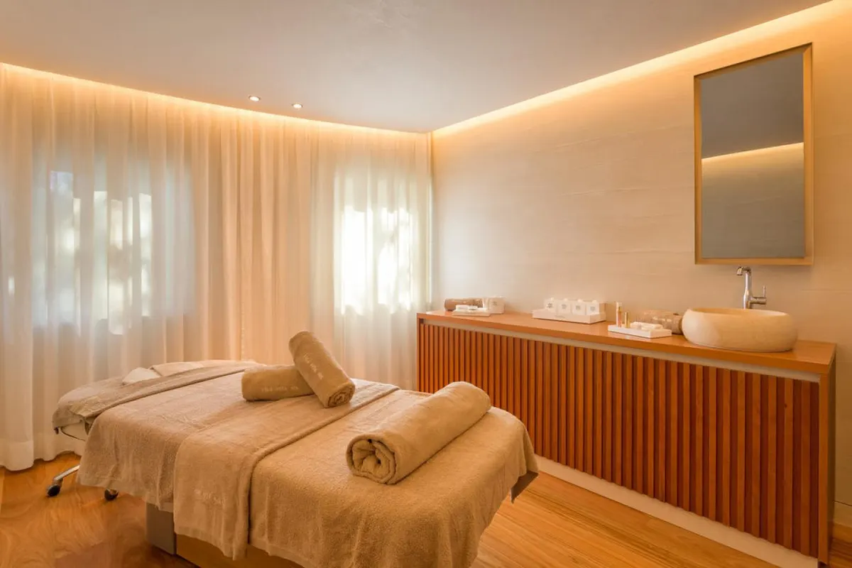 Spa treatment room image from the existing Exotica website